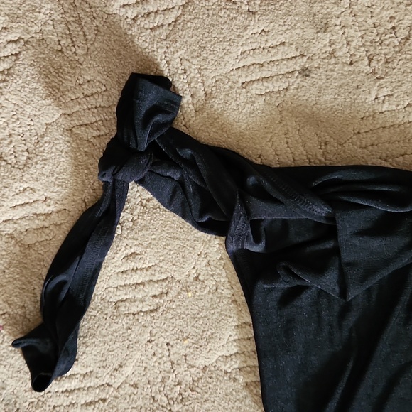 Adjustable black dress - Picture 2 of 4